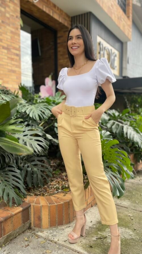 Pantalón de tiro alto con cinturón (varios colores disponibles) – Pepita  Pérez