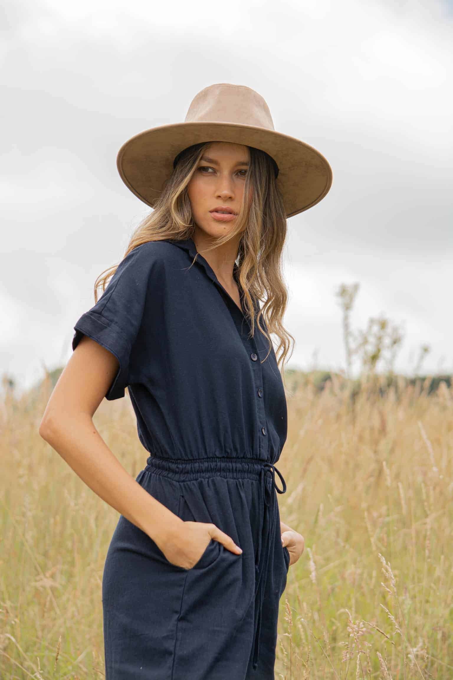 Enterizo camisero culotte en lino de color azul oscuro - Imagen 3