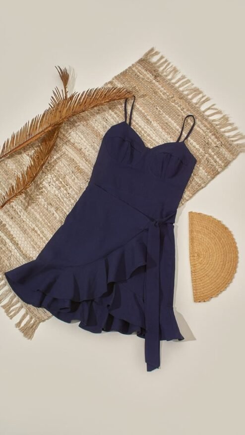 Vestido corto de tiras con escote tipo bustier, en lino de color azul oscuro