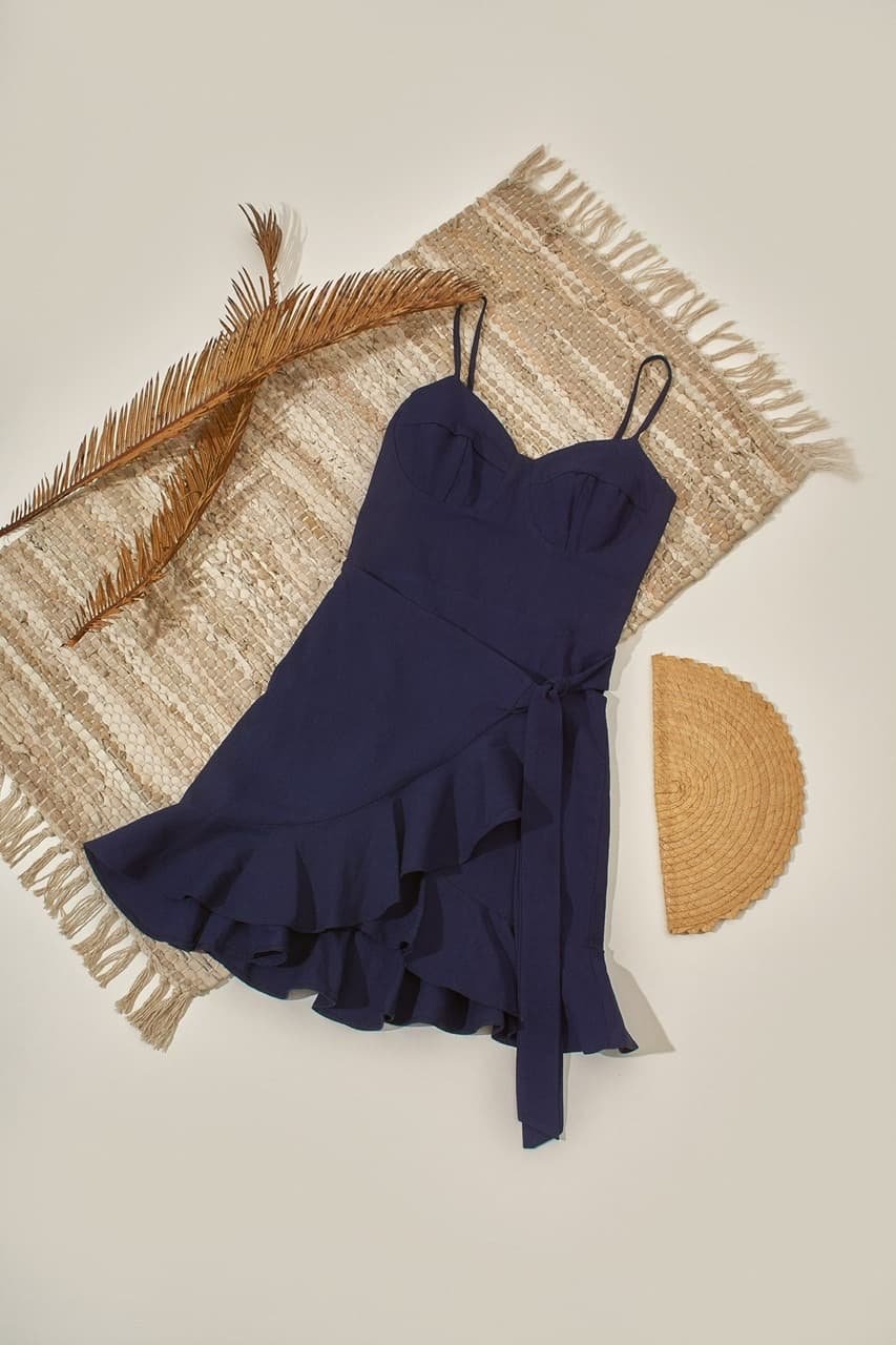 Vestido corto de tiras con escote tipo bustier, en lino de color azul  oscuro - Pepita Pérez