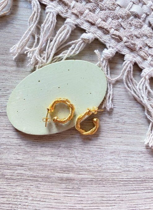Aretes tipo candonga de aro abierto